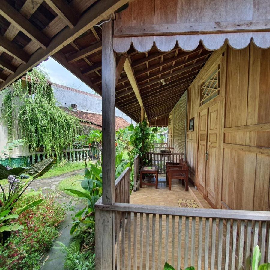 Pinarak Homestay Banyuwangi  Exterior photo